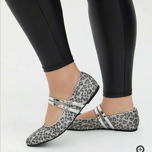 Torrid Women's Mary Jane 2 Strap Flats Sz. 7W